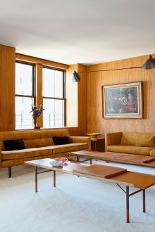 Μινιμαλιστικός σχεδιασμός δωματίου με διακόσμηση από ξύλο