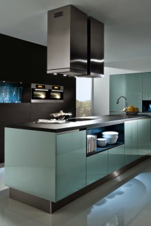 Εσωτερικό κουζίνα με νησί