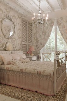 Κομψή χαλαρή κρεβατοκάμαρα Chic με χαλί