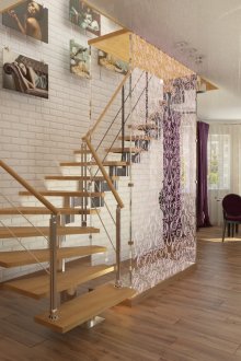 Nydelig svingende trapp i en tosidig leilighet