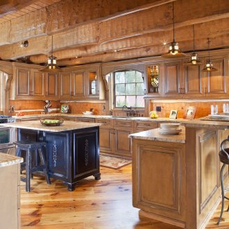 Ρουστίκ κουζίνα με νησί και μπαρ πρωινό