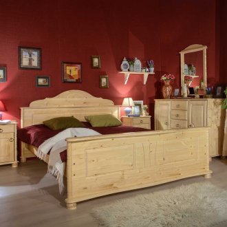 Κομοδίνο σε ένα μπεζ κόκκινο υπνοδωμάτιο