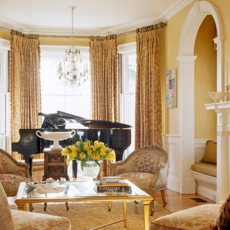 Κίτρινο και Λευκό Βικτωριανό Καθιστικό