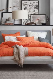 Coral κρεβάτι στο υπνοδωμάτιο